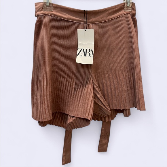 NWT High Waisted Pink Pleated Shorts - Picture 6 of 7